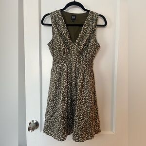 GAP Crinkle Empire Waist Olive Floral Dress (with pockets!!)